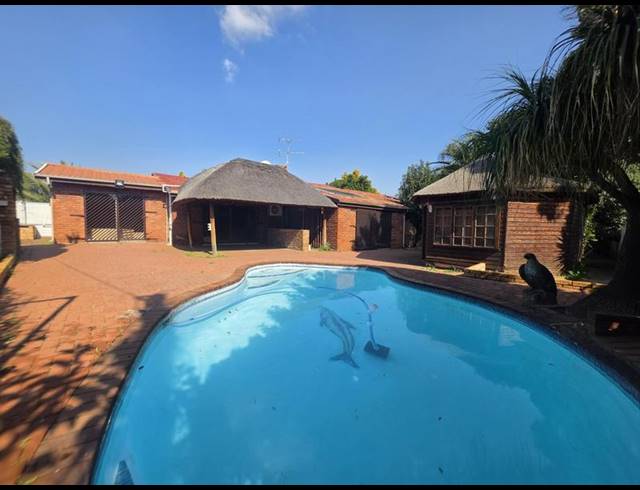 3 BEDROOM HOUSE FOR SALE IN BRACKENDOWNS